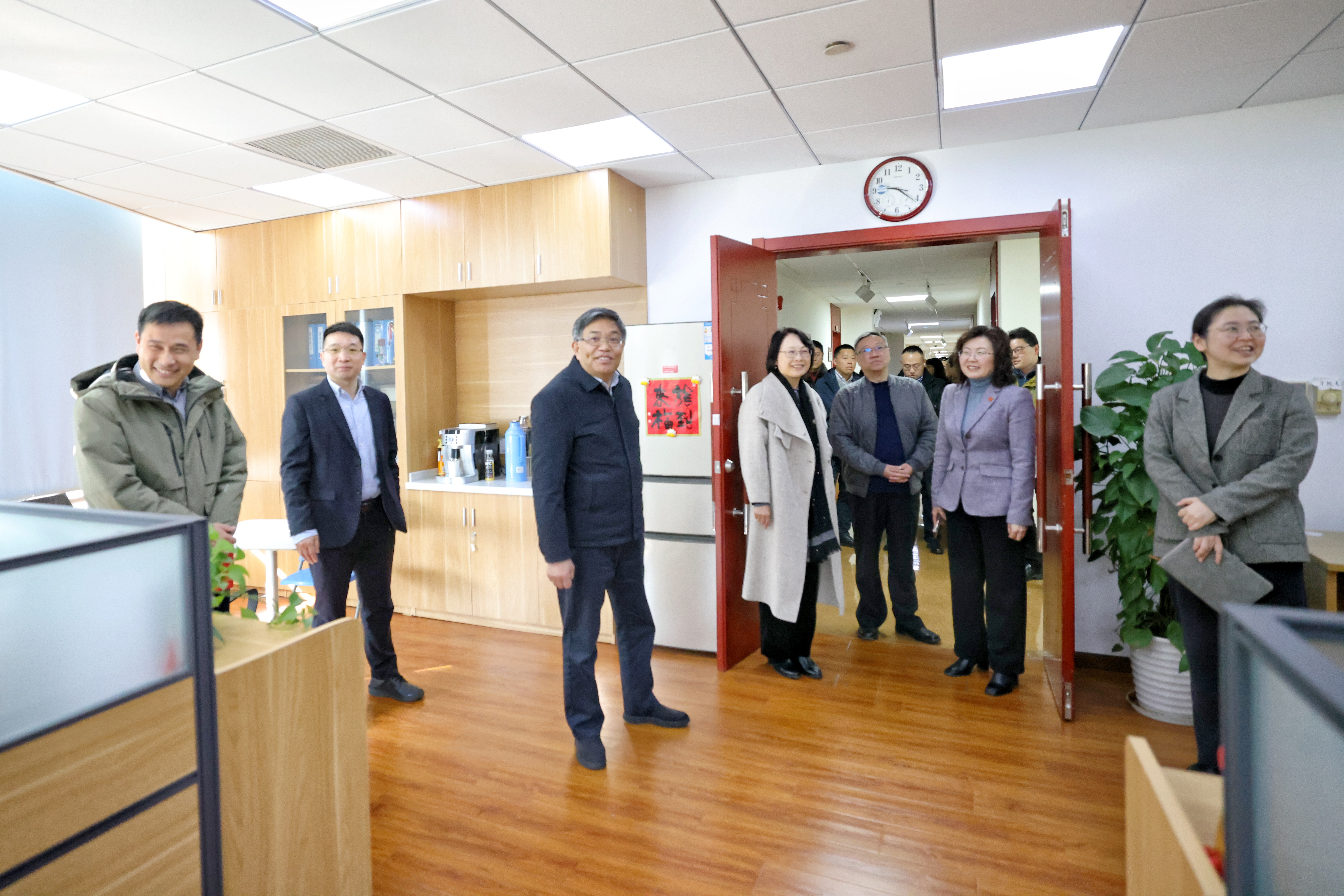 校领导率队走访校园指导开学工作