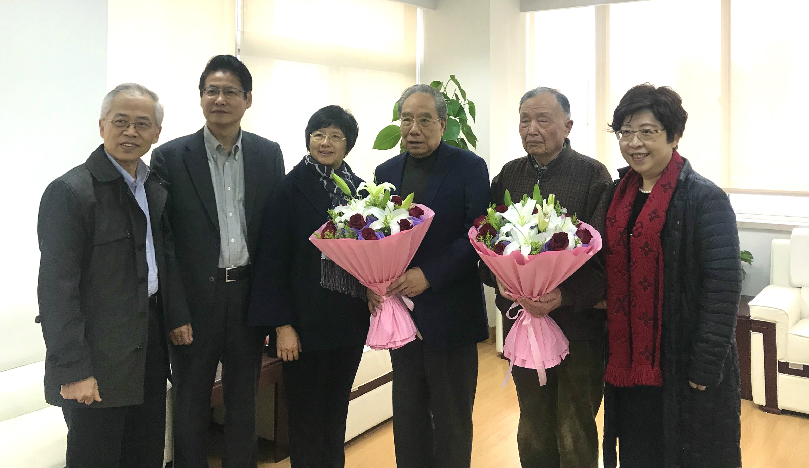 上海市副市长宗明一行慰问万象城官网朱南孙、严世芸、蔡淦三位名老中医