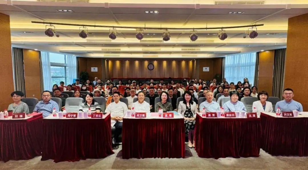 万象城官网民族学生工作总结表彰会暨促进交流交往交融观摩会召开