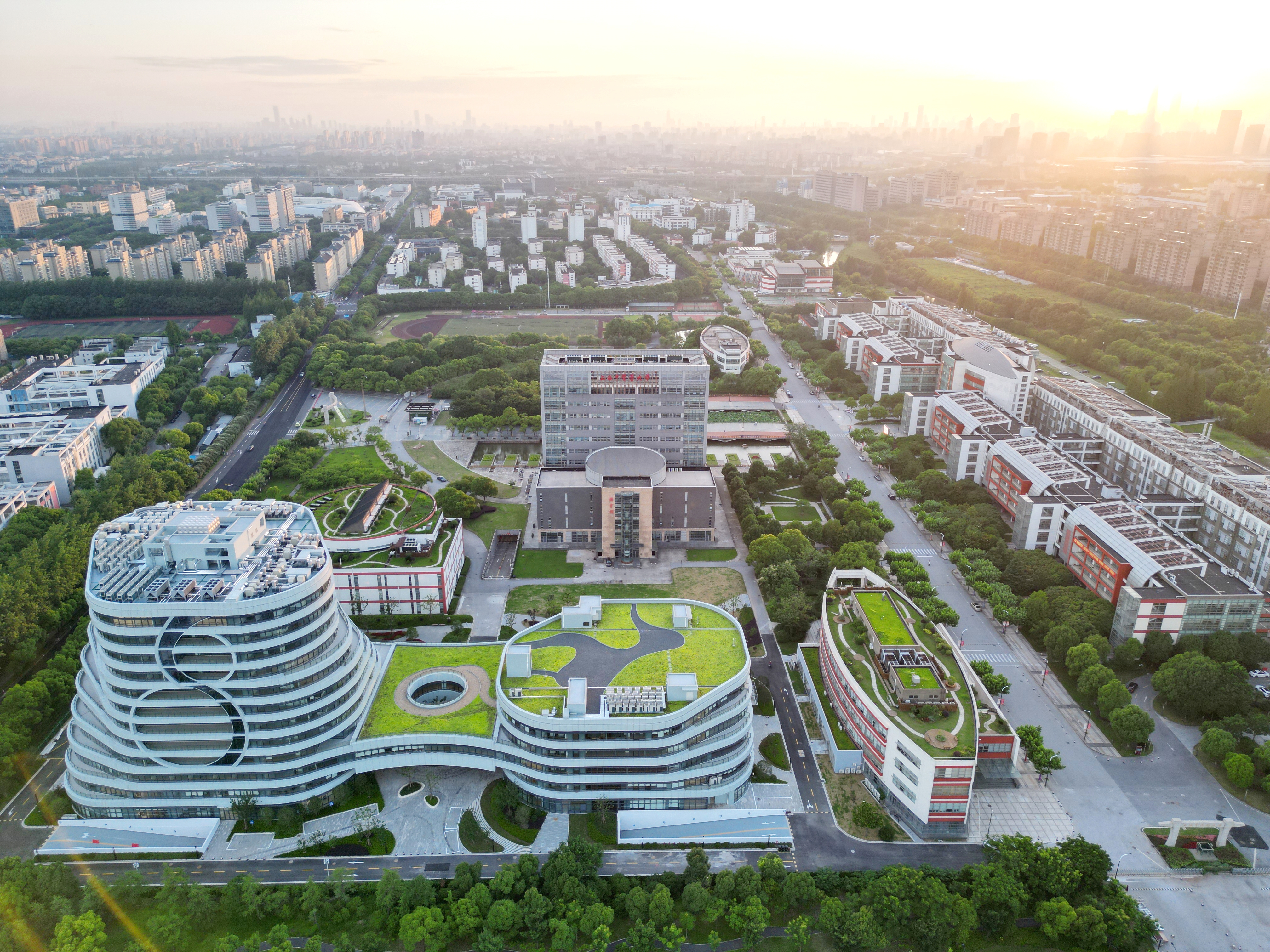 万象城官网顺利完成学位授权点周期性合格自评估工作