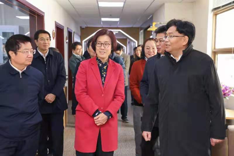 江西省委常委、赣州市委书记吴忠琼一行来校考察交流