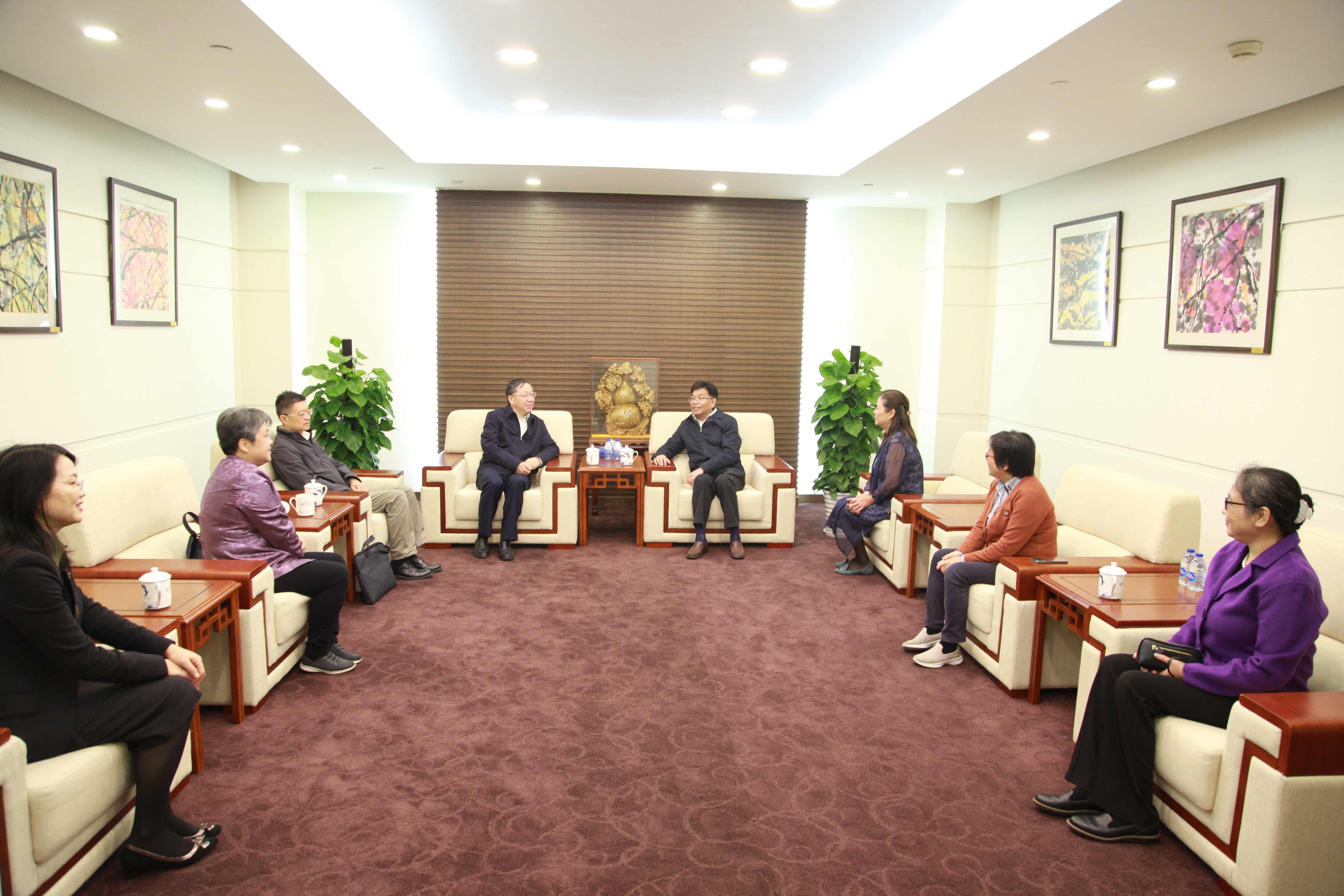 九三学社上海市委主委钱锋一行来万象城官网调研座谈