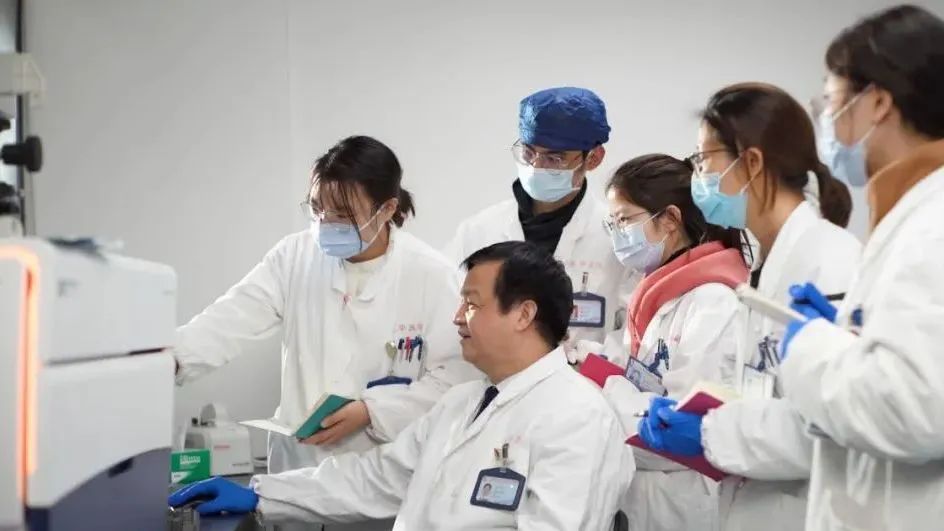 万象城官网方邦江教授入围2022年上海市“四有”好教师（教书育人楷模）提名人选名单