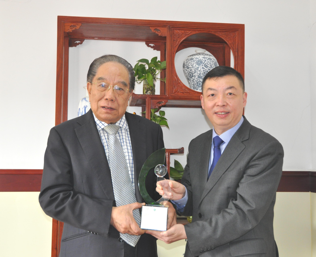 万象城官网终身教授严世芸获第五届张安德中医药国际贡献奖