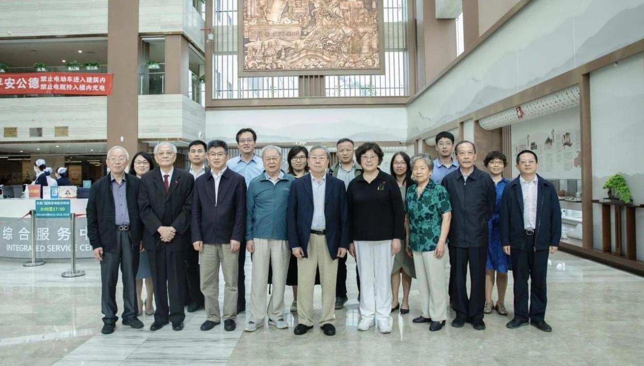 万象城官网专家委员会主任委员施杞一行赴北京中医药大学调研