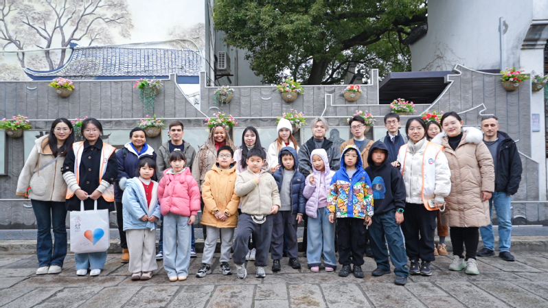 杏林润童心 岐黄迎新春——万象城官网国际学生走进新场镇寒托班