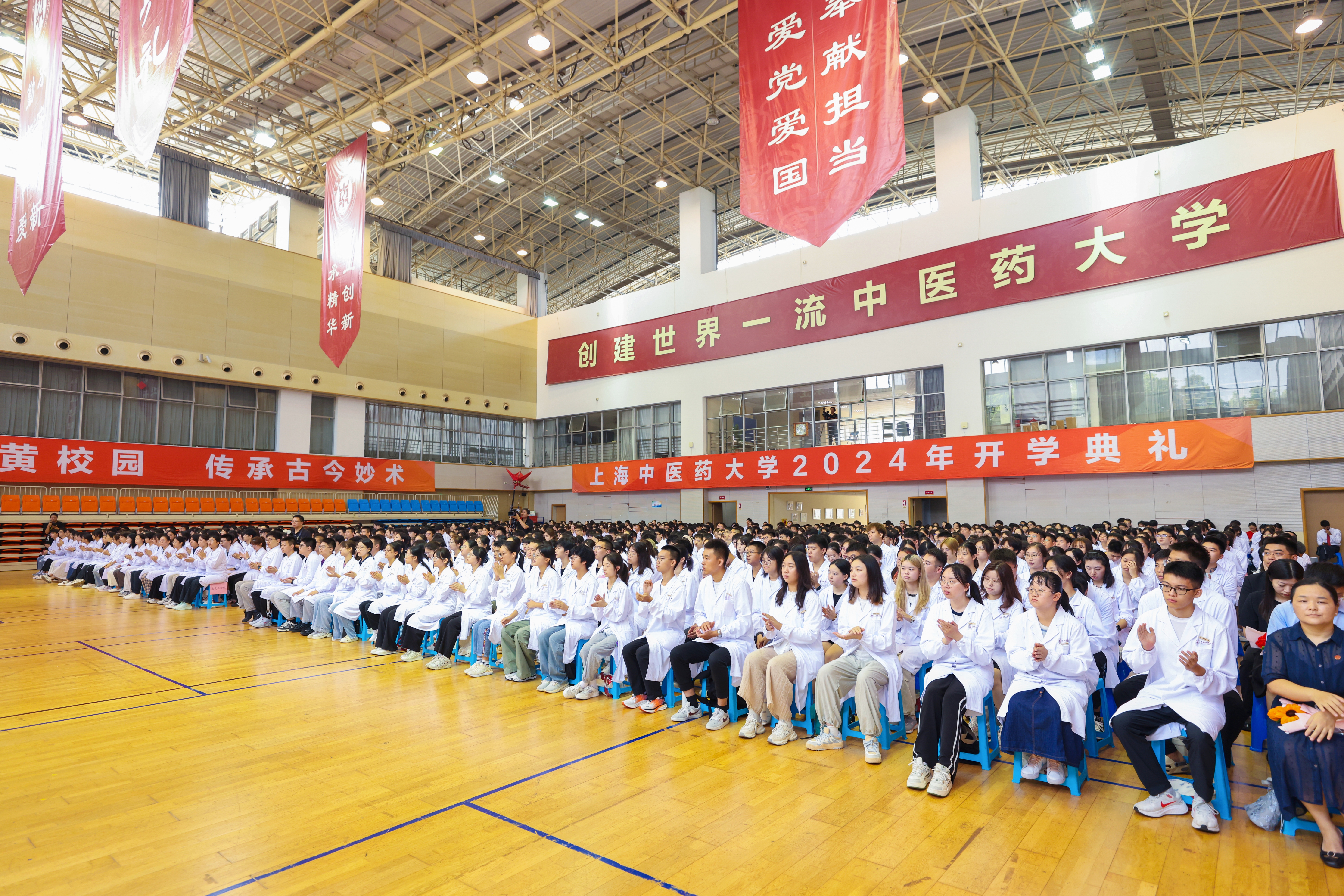 守正创新 不负韶华 awc77万象城官网2024级新生开学典礼举行