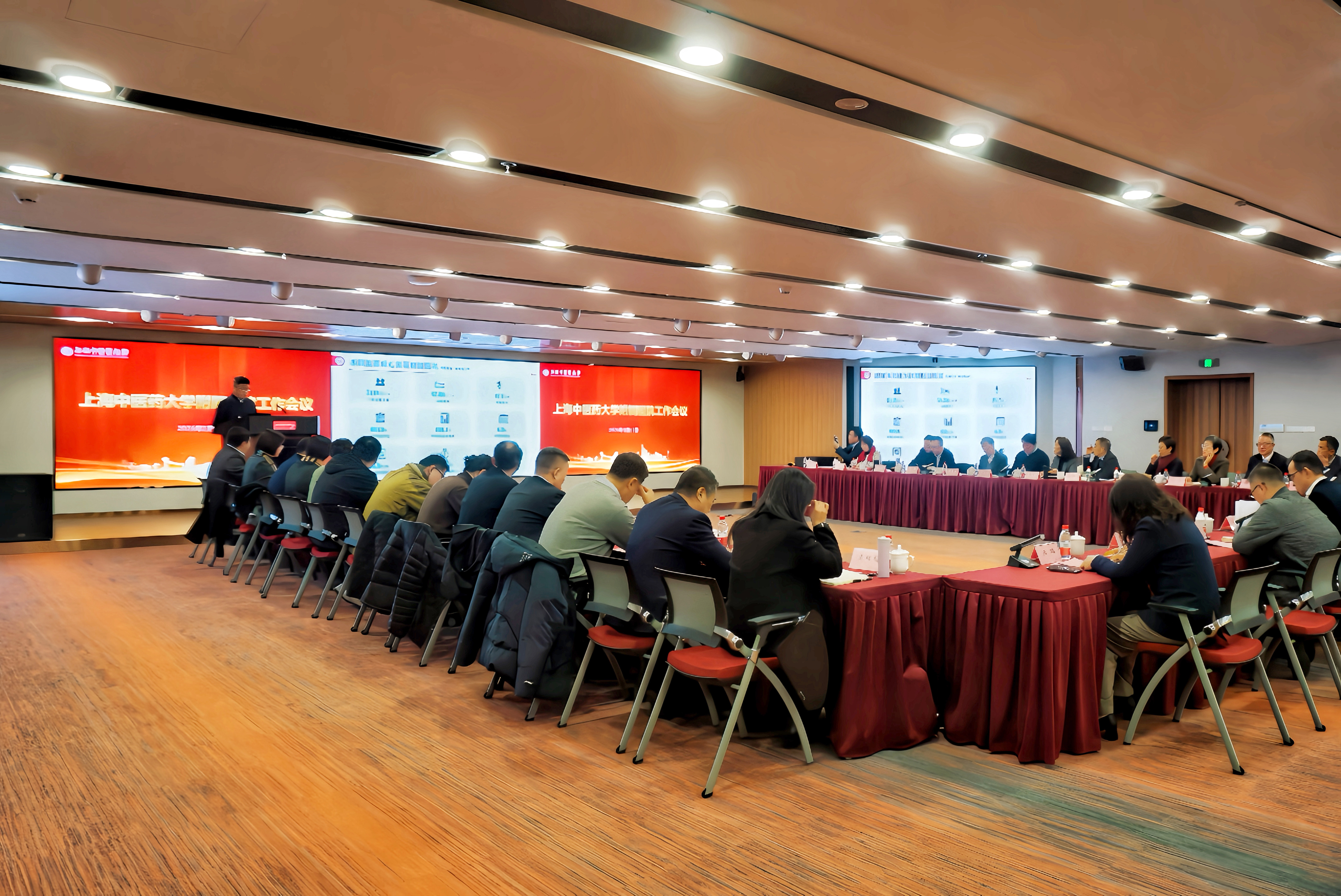 万象城官网召开附属医院工作会议