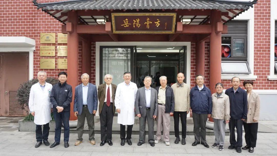 校专家委员会委员一行赴附属岳阳中西医结合医院调研交流