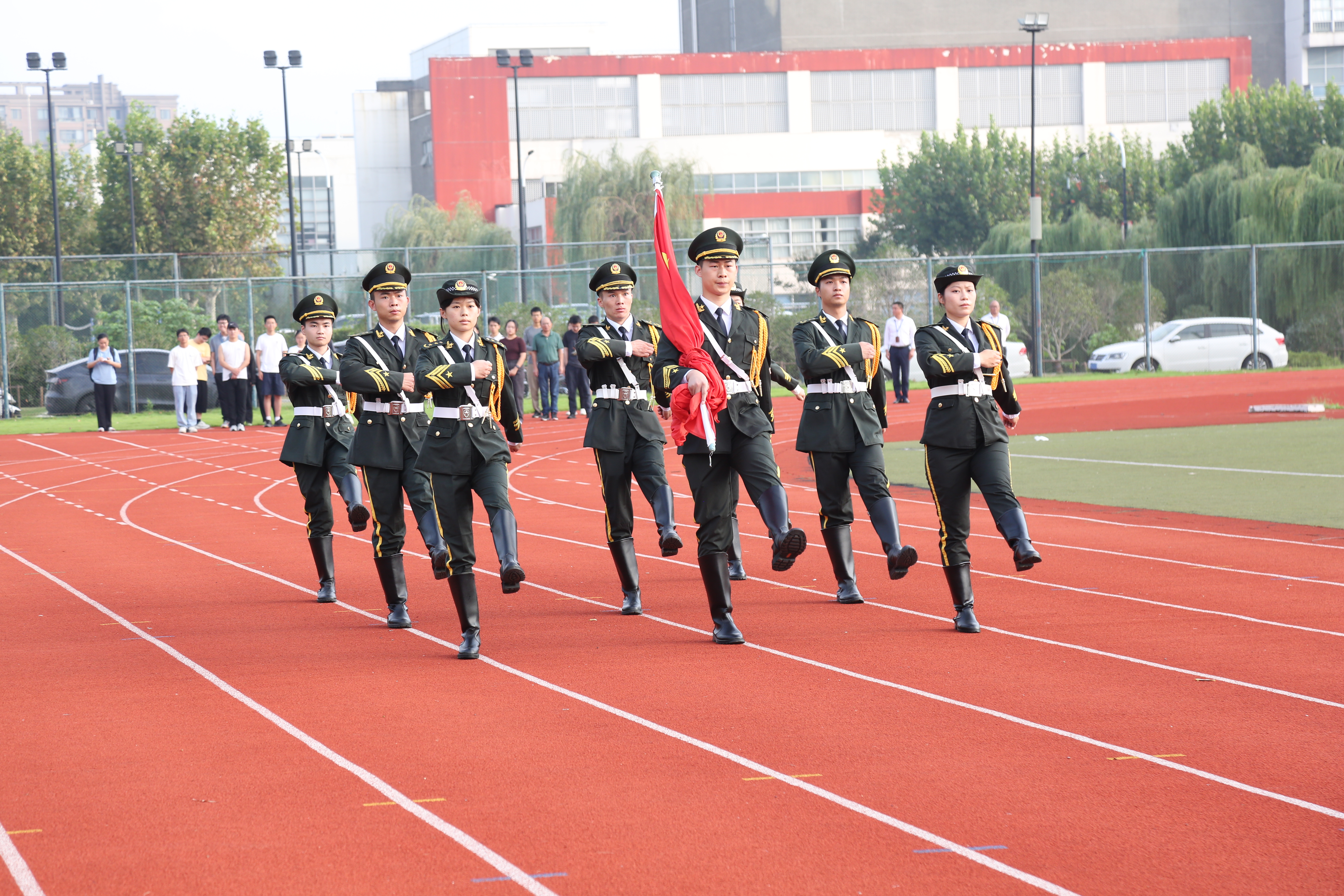 青春告白祖国 青年挺膺担当 万象城官网举行庆祝中华人民共和国成立75周年升旗仪式