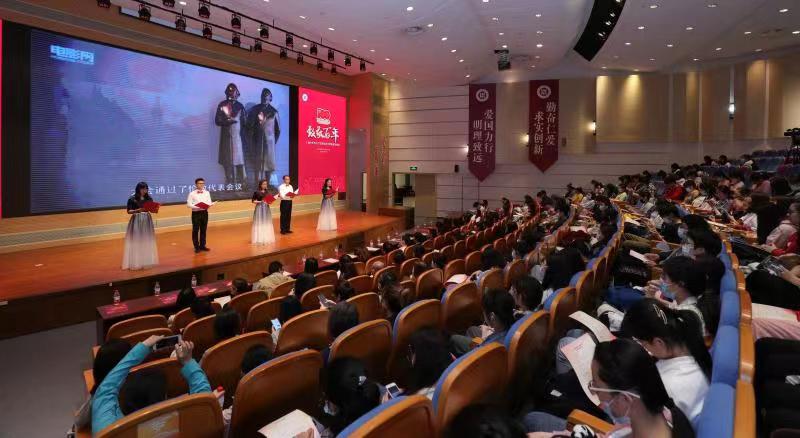 万象城官网举行“习语回响 致敬百年”思政课展演