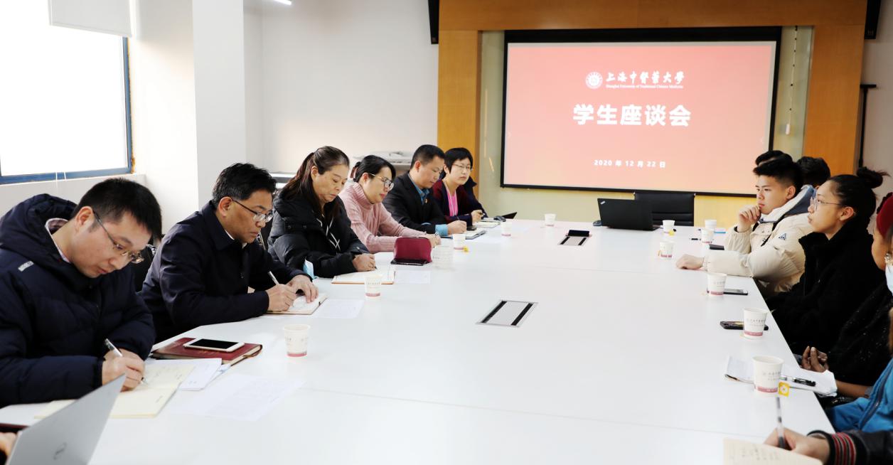 万象城官网召开学生代表座谈会，为学校新一轮发展建言献策