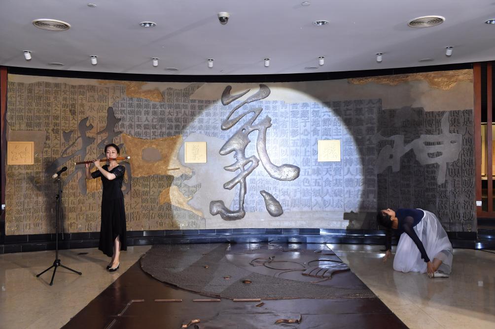 万象城官网艺术教育中心揭牌仪式暨文化艺术类客座教授、导师团专家顾问聘任仪式举行