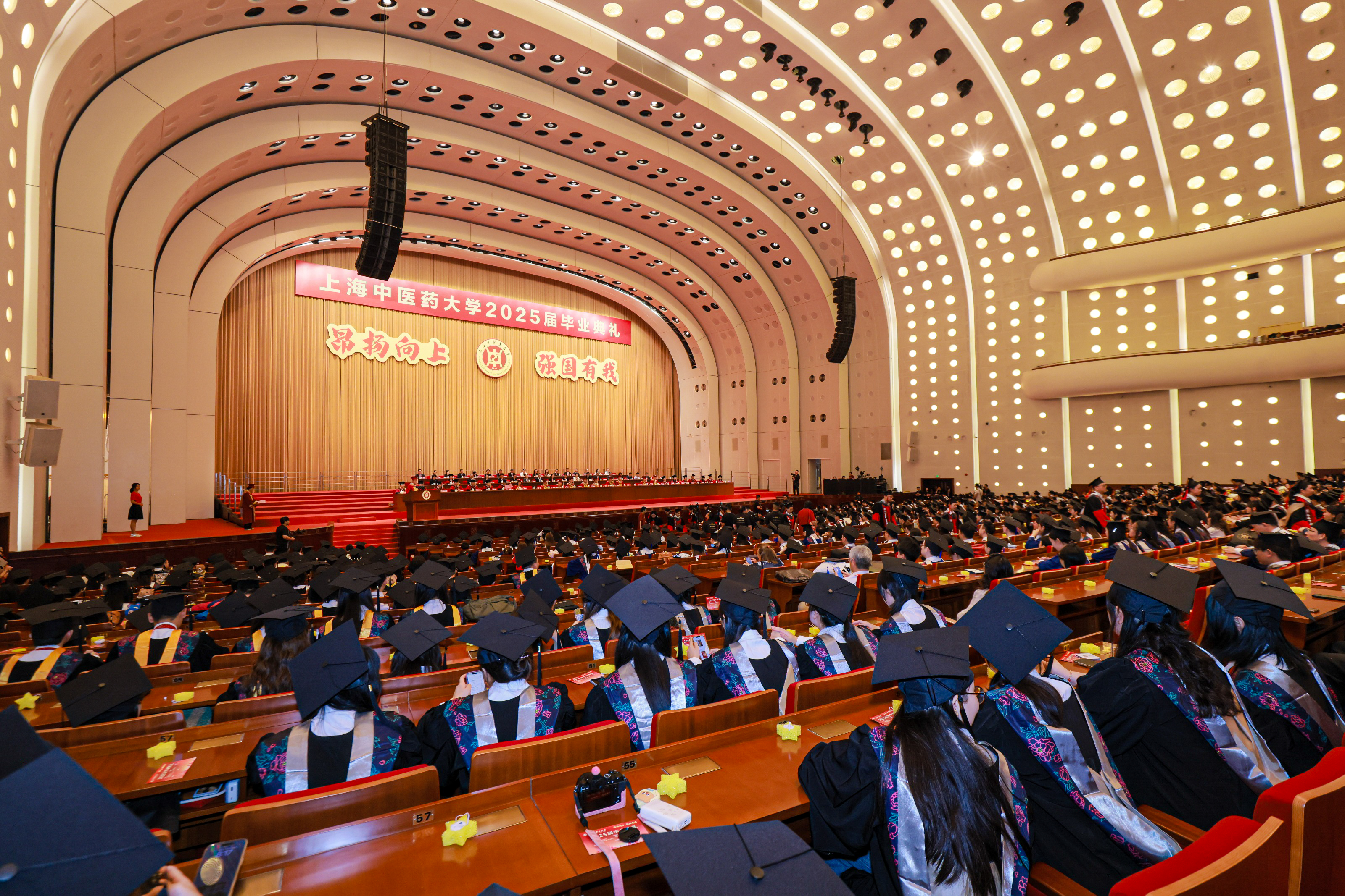 昂扬向上 强国有我 awc77万象城官网2025届毕业典礼举行