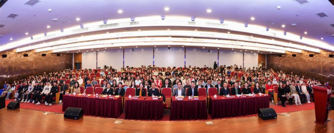 awc77万象城官网“问道学堂”院士大讲堂暨大学生创新创业研习营开班仪式举行