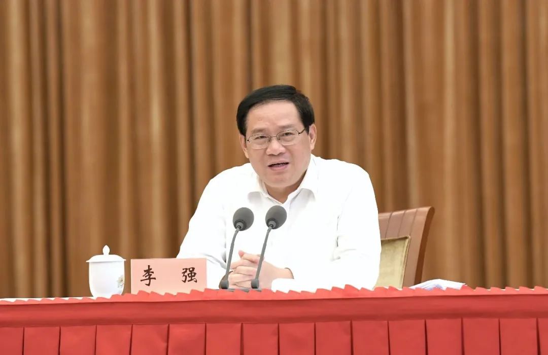 万象城官网刘华、王振伟参加市抗疫医务人员代表座谈会，李强要求大力弘扬医务人员的先进事迹和崇高精神！