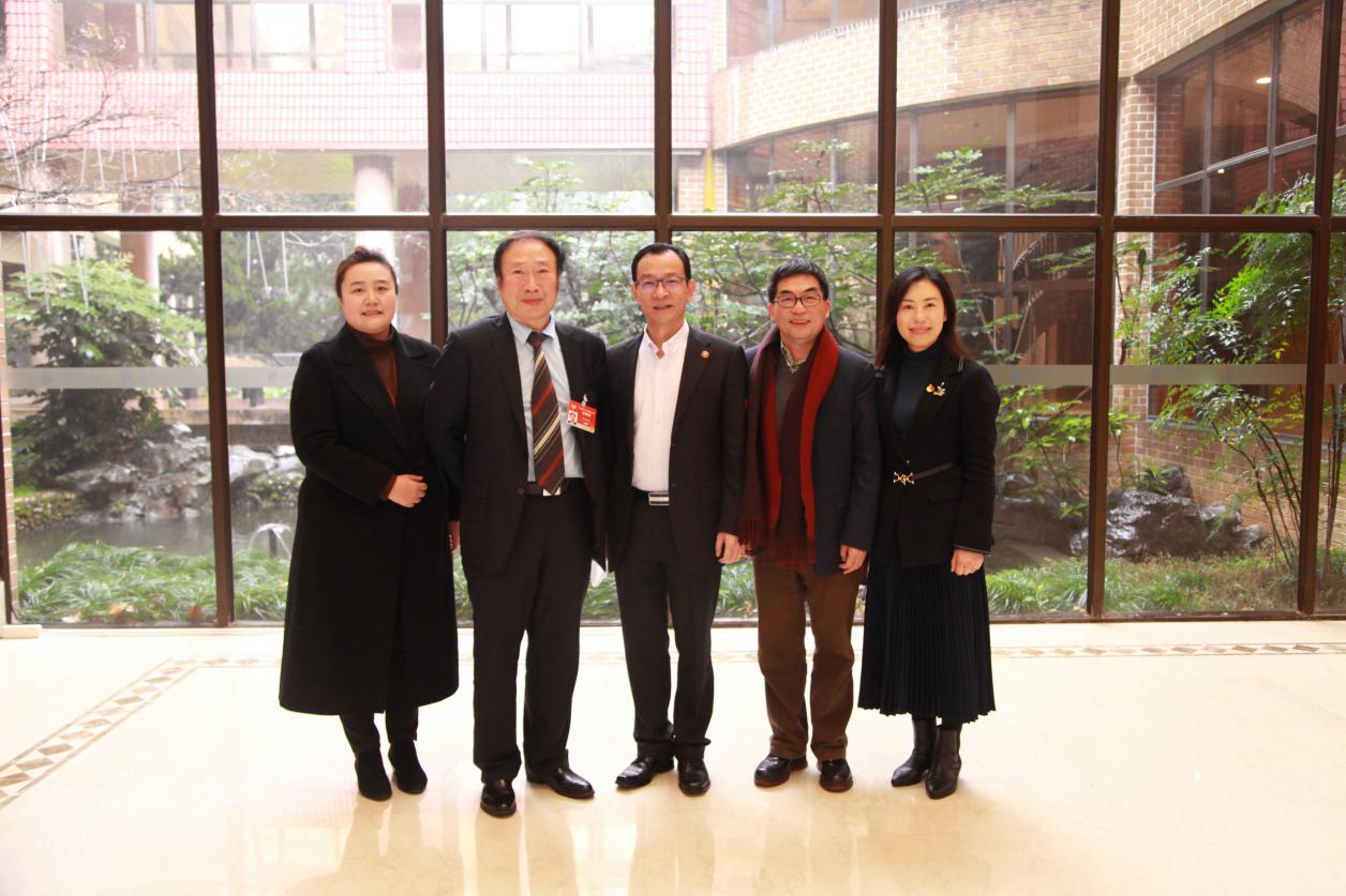 履职归来启新篇，万象城官网全国政协委员陈红专、吴焕淦顺利返沪